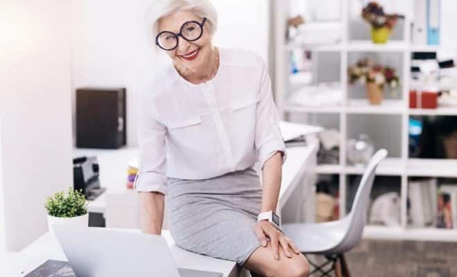 La garde-robe idéale pour les femmes de 50 ans