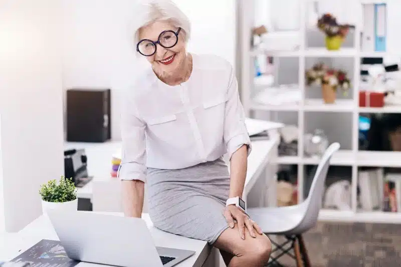 La garde-robe idéale pour les femmes de 50 ans