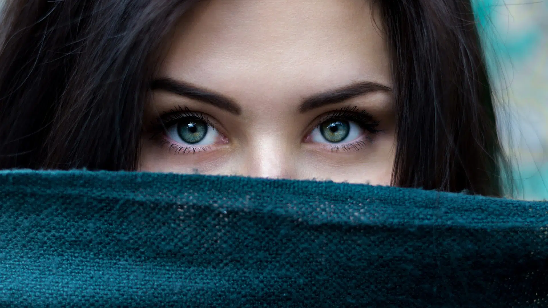 Voici nos conseils pour appliquer un peeling sur le visage sans l'irriter